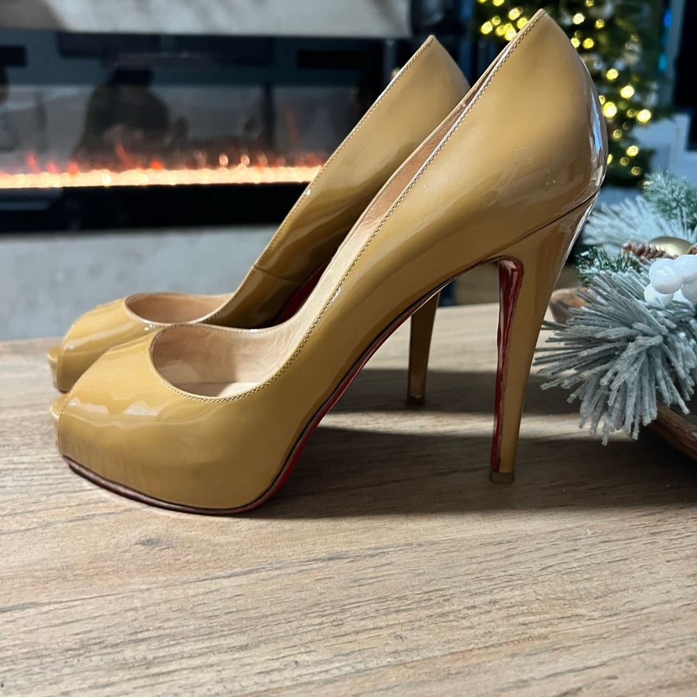 Very Privé Christian Louboutin Heels